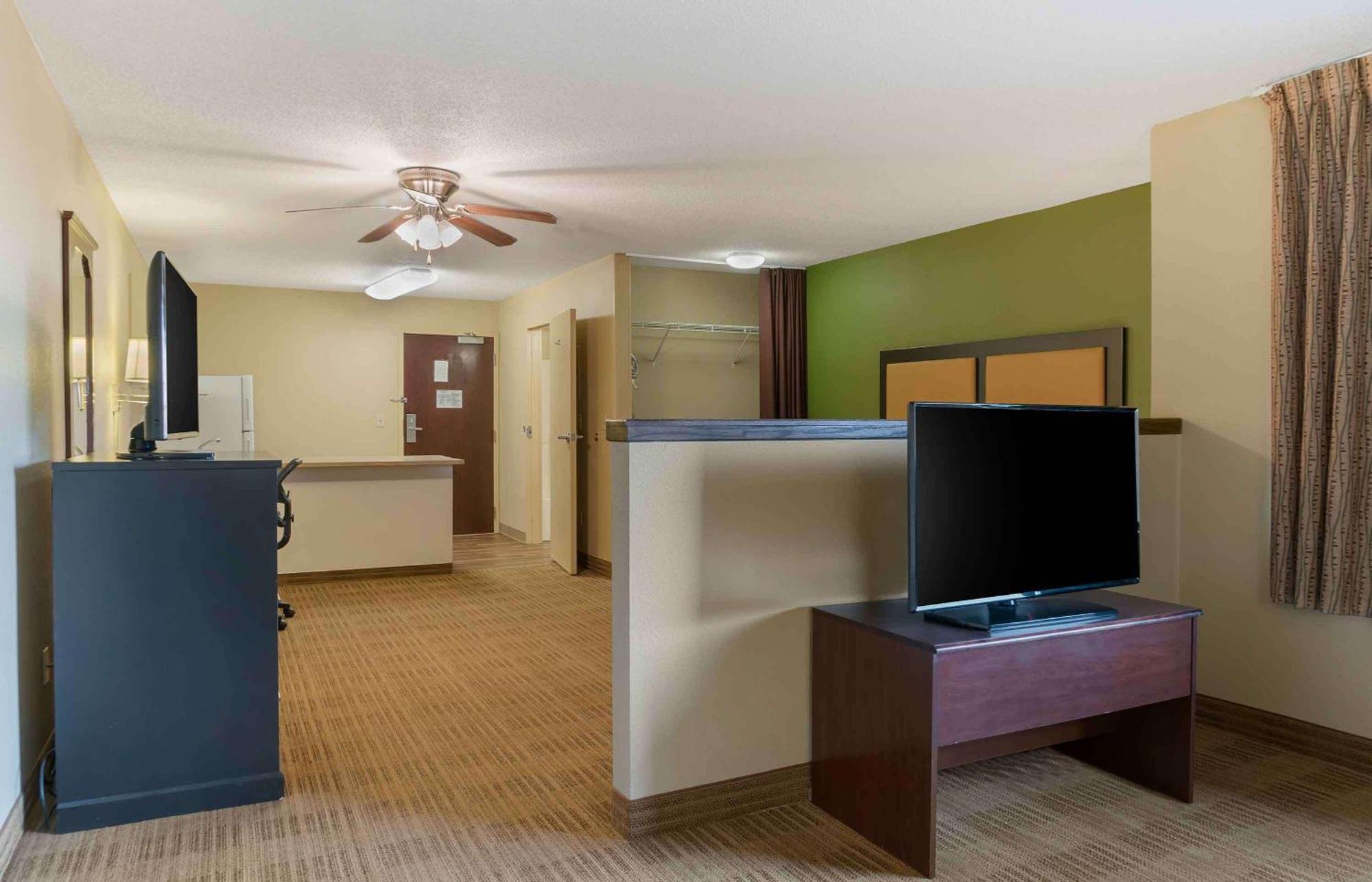 เอ็กซ์เทนด์ สเตย์ อเมริกา ดีทรอยต์ เมโทรโพลิแทนแอร์พอร์ต Hotel รอมิวลัส ภายนอก รูปภาพ